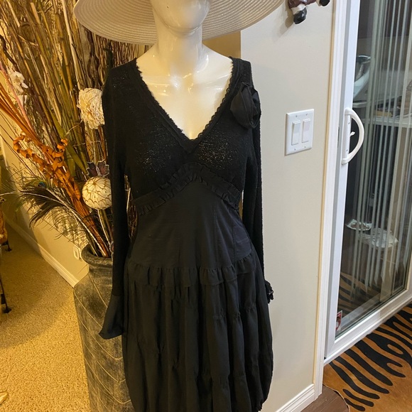 Beautiful black dress. Long sleeves with delicate lace - Picture 2 of 7